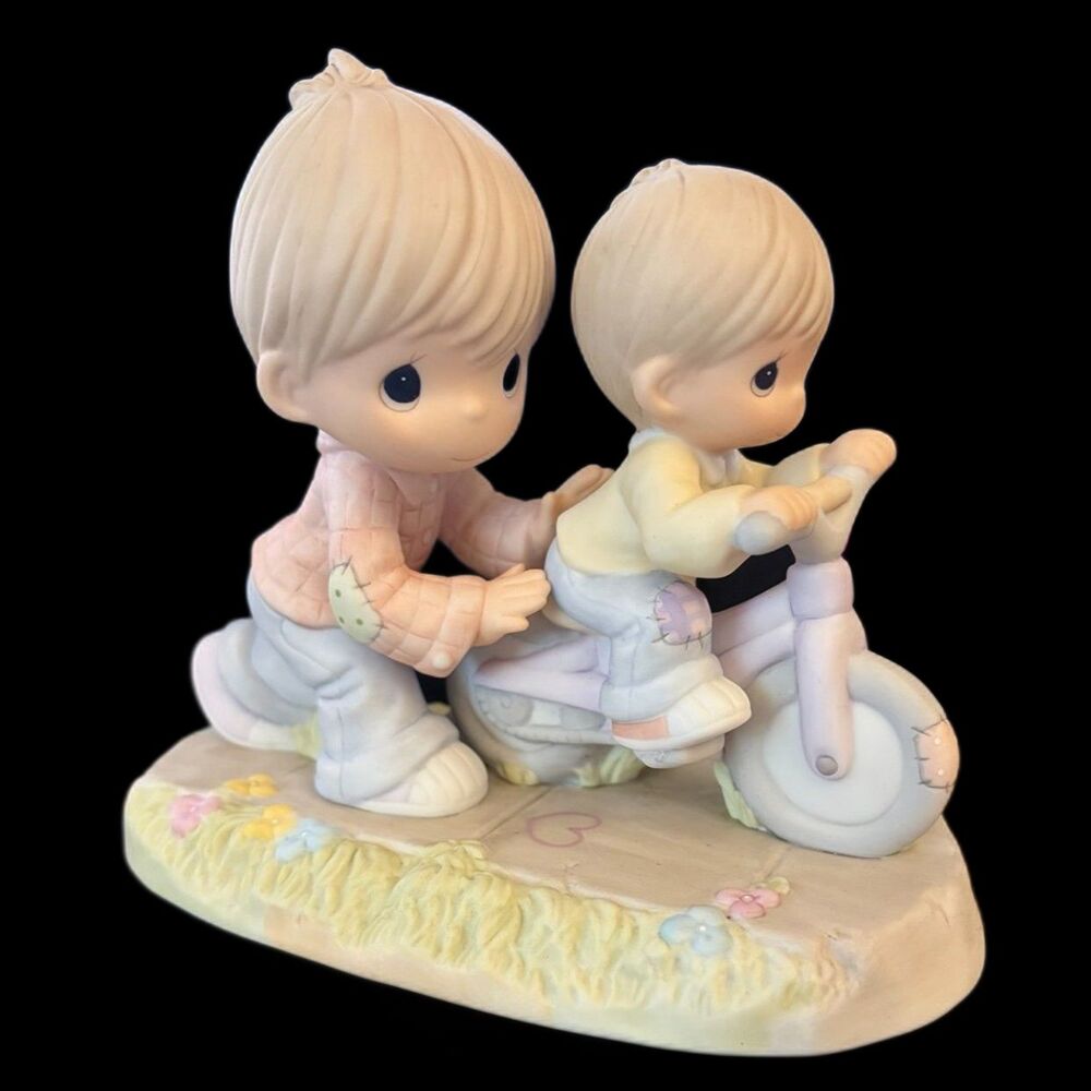Precious Moments Safe In The Hands Of Love PM0032 2003 Members Only w/ Box